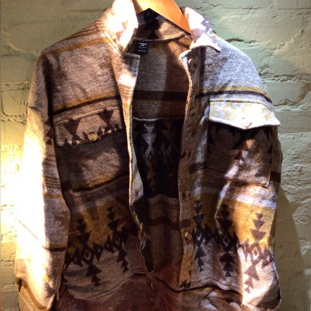 Clearance❤️‍🔥❤️‍🔥! Aztec Patterned shacket - Picture 2 of 6